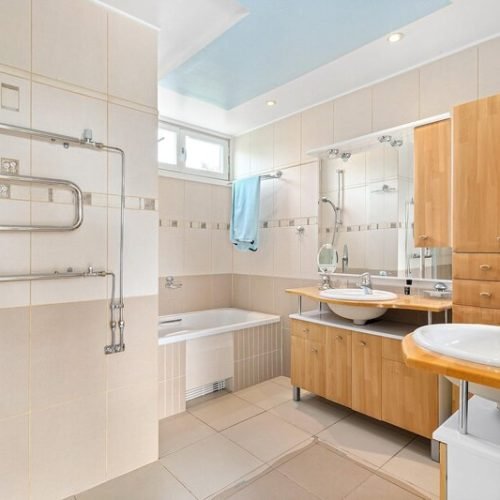 Top Bathroom Remodeling Trends in Tampa for 2025: Creating a Spa-Like, Sustainable, and Stylish Retreat
